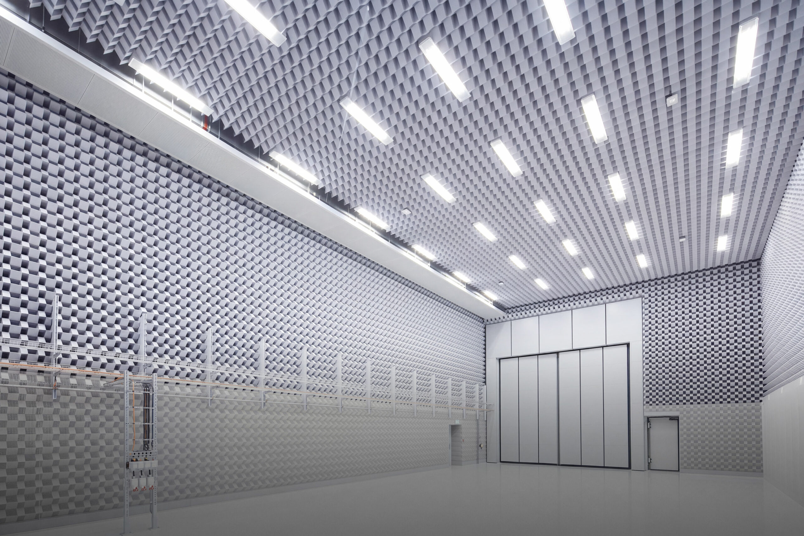 Acoustic rooms for maximum precision